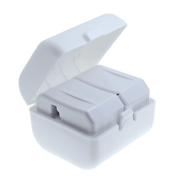 UNIVERSAL TRAVEL ADAPTER IN A PRACTICAL CASE