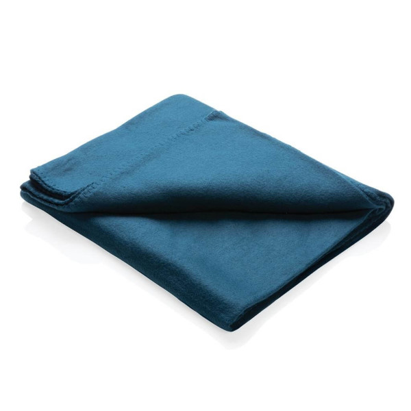 Fleece blanket in pouch