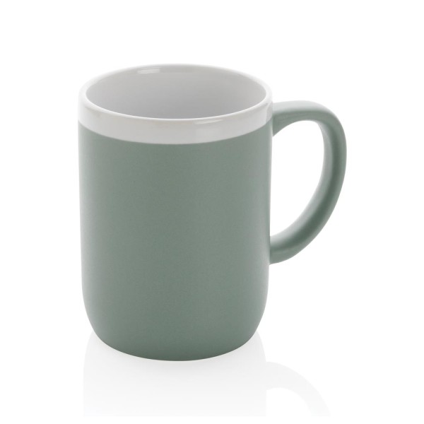 Ceramic mug with white rim