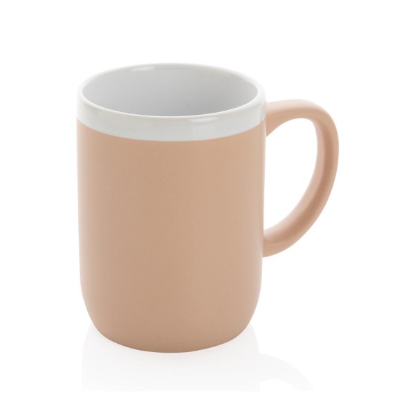 Ceramic mug with white rim