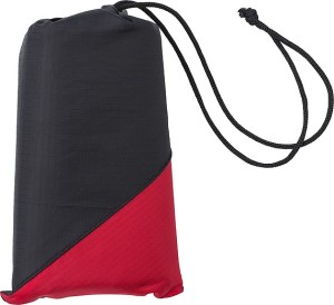 Černá polyesterová deka v obalu, 140x100cm - Reklamnepredmety