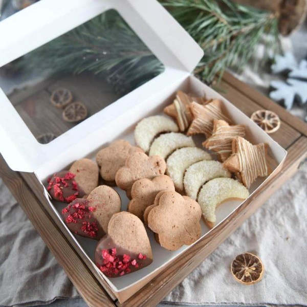 Glued gingerbread cookies