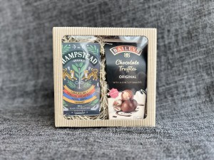 A small natural package with a transparent lid - Reklamnepredmety