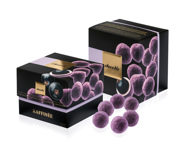 Lyophilized black currants in white chocolate with blueberry yogurt
