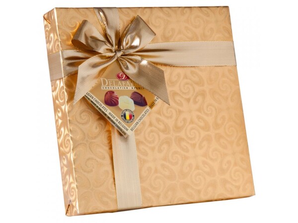 Belgian filled pralines in gold paper 200 g – square