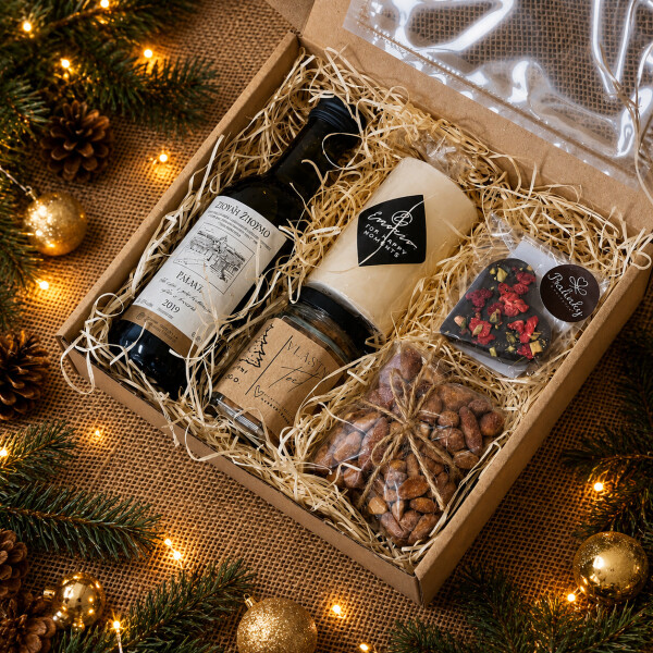 Gift box with nuts, candle, chocolate and nuts in glass 20 × 20 × 5 cm