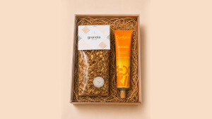 Christmas Gift Set 2 – Mango in a Tube and Nut Granola - Reklamnepredmety