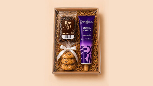 Christmas gift set 3 – Blackcurrant in a tube, coffee and homemade cookies