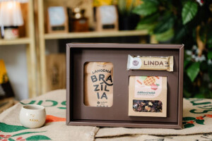 Luxury gift box with coffee, loose tea and a bar - Reklamnepredmety