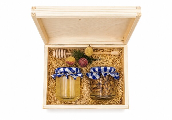 Gift set – Acacia honey and walnuts in honey, featuring a decorative fabric topper and a long honey dipper, in a wooden box.