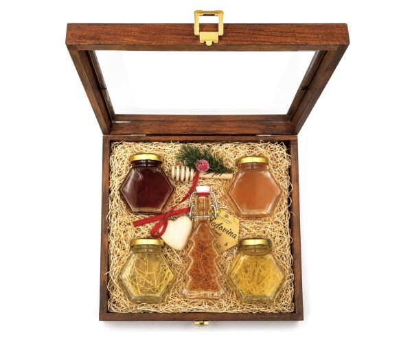 Gift set – 4 hexagonal jars of honey and a "Tree with Heart" bottle of mead, in a premium wooden box with a glass window.