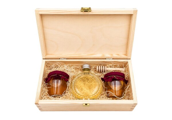Gift set – 2 honeys (with decorative fabric covers) and mead with lemon balm, in a wooden box.