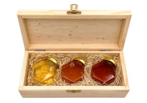 Gift Set – Honey Trio (Hexagonal Jars) in a Wooden Box - Reklamnepredmety
