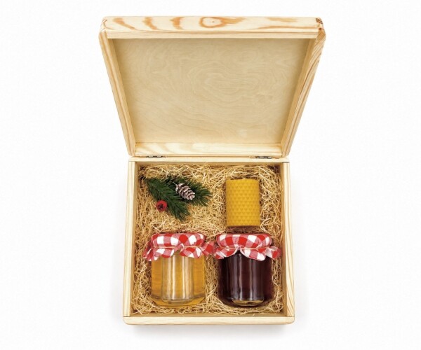 Gift set – candle, honey duo (acacia and honeydew) with decorative covers, in a wooden box.