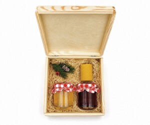 Gift set – candle, honey duo (acacia and honeydew) with decorative covers, in a wooden box. - Reklamnepredmety