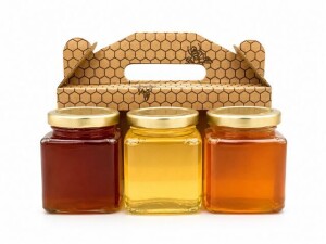 Gift set – HONEY TRIO in a cardboard box featuring a honeycomb and bee motif. - Reklamnepredmety