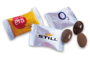Chocolate-Covered Almond in a Custom-Printed Sachet - Reklamnepredmety