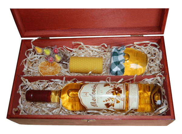 Set of mead + honey + candle in a wooden burgundy box