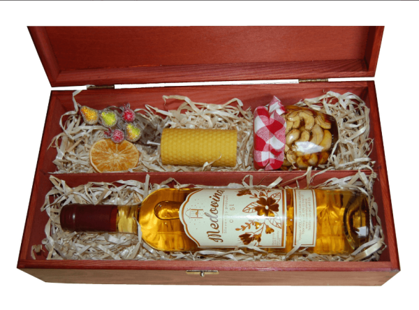 Set of mead + nuts in honey + candle in a wooden burgundy box