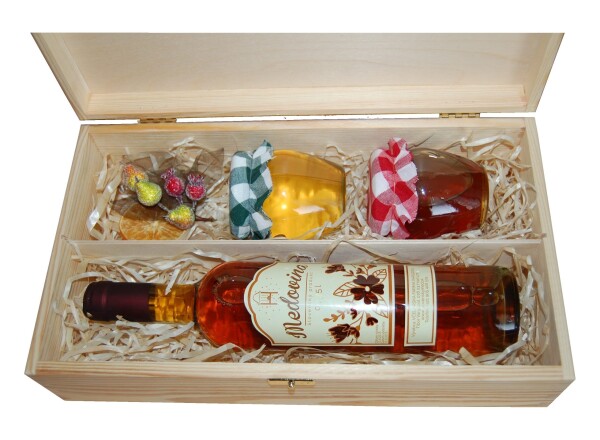 Mead and 2 types of honey set in a natural wooden box
