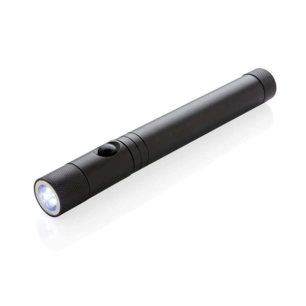 Telescopic light with magnet