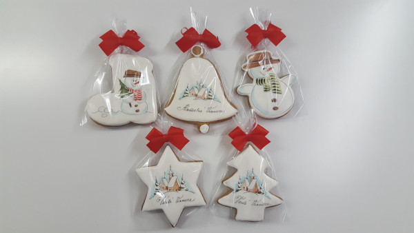Full-color painted home gingerbread: bell, star, tree, snowman, horseshoe, packed in cellophane